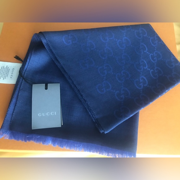 BNWT GUCCI SCARF - Picture 11 of 16